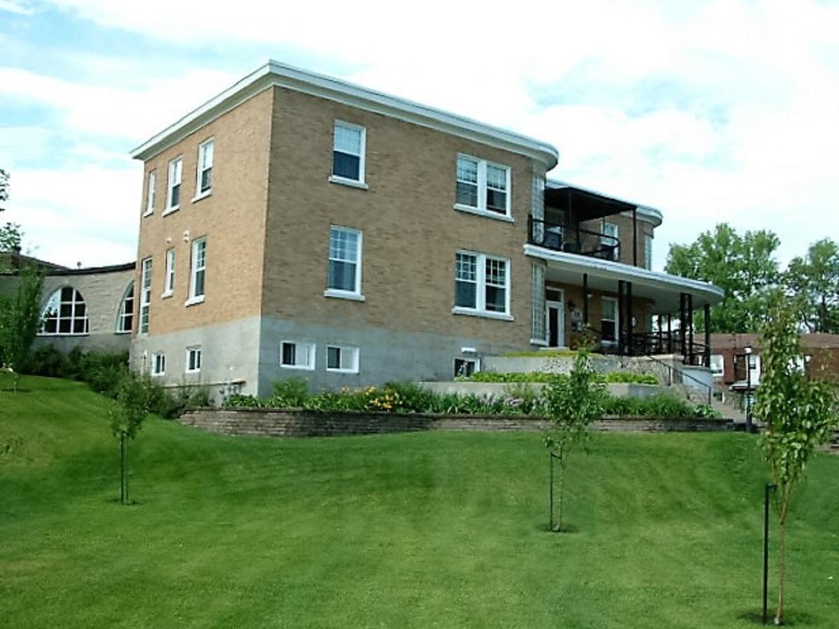 Auberge Le St-Georges Chicoutimi Εξωτερικό φωτογραφία